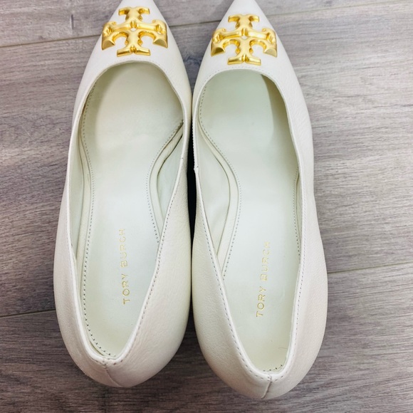 Use woman Tory Burch Eleanor Pointed Toe Pump shoe size 8M
No box - Picture 7 of 12